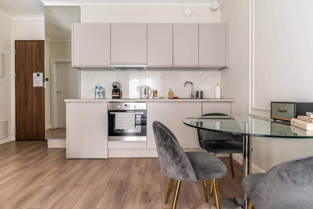 Golden Apartments -City Center - Mennica Residence Warschau Buitenkant foto